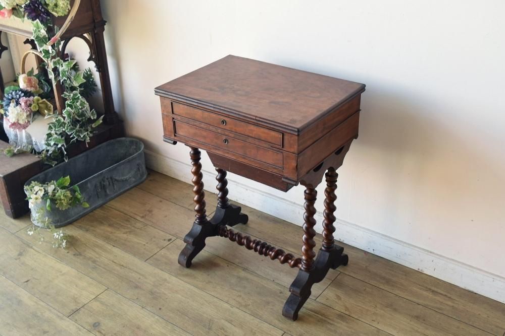 英国調 バロック風家具 サイドテーブル ねじり足 ツイスト オーク材使用 アンティークTWIST LEG・ツイストレッグ特集｜英国伝統のねじり