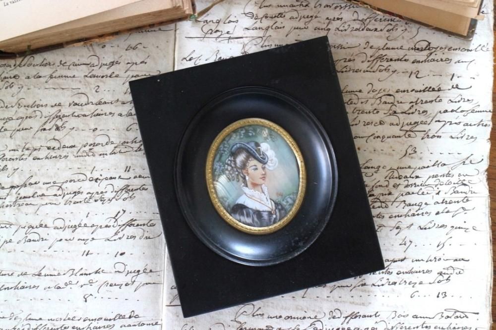 繊細な描き込み フランス製ミニアチュール肖像画