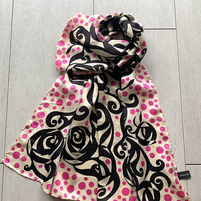 スカーフ ウンガロ シルクスカーフ 黒薔薇×ピンクドット レトロ スカーフ ウンガロ シルクスカーフ 黒薔薇×ピンクドット レトロ