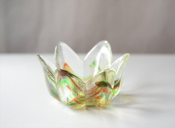スウェーデンガラス 陶芸家 オランダのガラス作家のバーナード・ヘイセンによるガラスででき