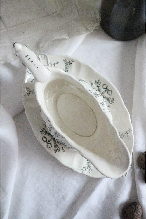 フランスアンティーク・ロンシャンの魅力的なソーシエール