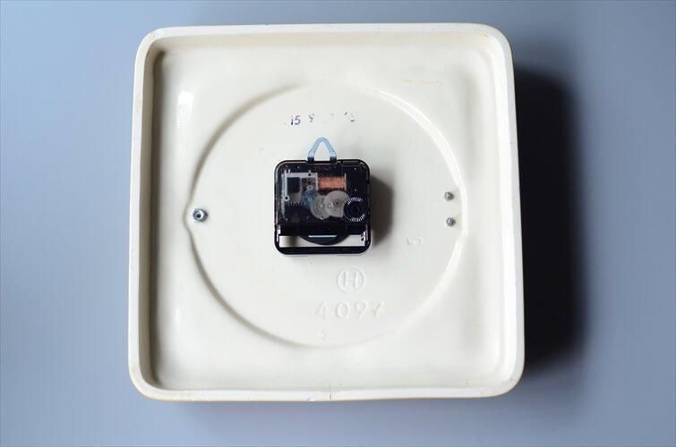 ドイツ製 alfa HALLER かわいいレリーフの陶器の壁時計 新品