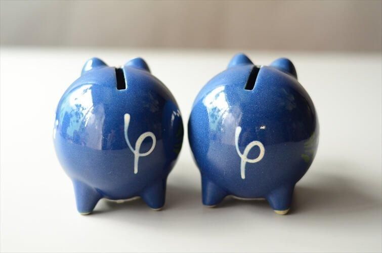 ドイツ製 陶器 かわいいブタの貯金箱 2個セット オブジェ 置物 ドイツ製 陶器 かわいいブタの貯金箱 2個セット オブジェ 置物