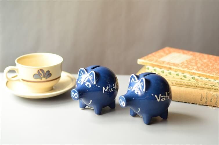 ドイツ製 陶器 かわいいブタの貯金箱 2個セット オブジェ 置物 ドイツ製 陶器 かわいいブタの貯金箱 2個セット オブジェ 置物