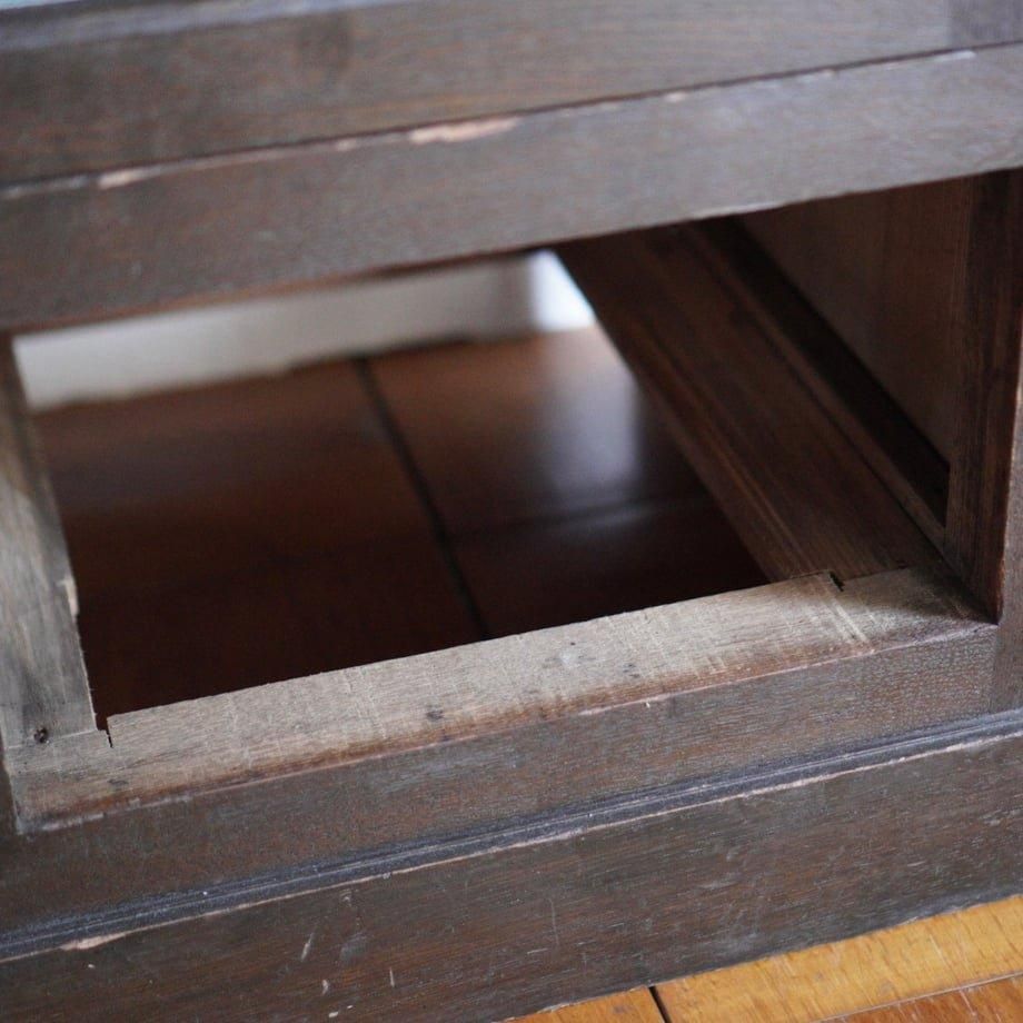 古い前面ガラスの引き出し4段　カトラリー収納　食器棚　収納棚　古家具 古い前面ガラスの引き出し4段 カトラリー収納 食器棚 収納棚 古