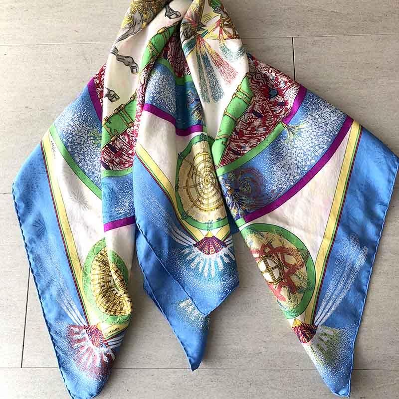 スカーフ エルメスHERMES カレ90 FEUX 花火 フランス 11ACl62 スカーフ エルメスHERMES カレ90 FEUX 花火 フランス 11ACl62