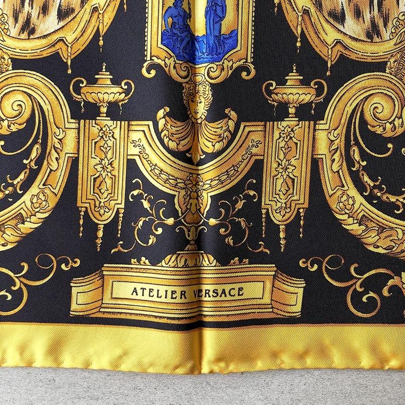 Versace ヴェルサーチ シルク　スカーフ　豹柄　未使用　廃盤 Versace ヴェルサーチ シルク スカーフ 豹柄 未使用 廃盤 - メルカリ