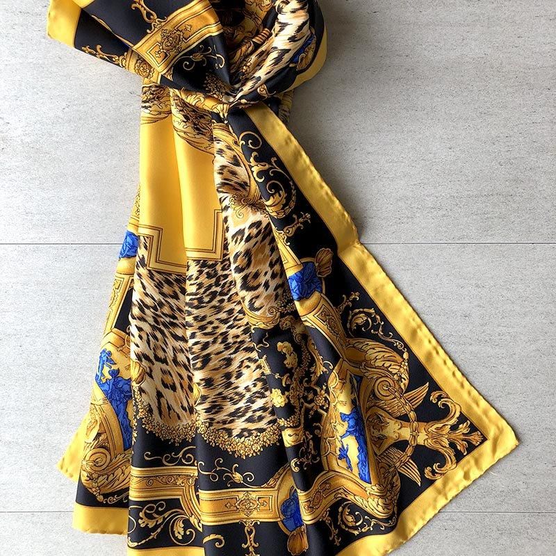 ベルサーチVERSACEシルクスカーフ イタリア製レオパード柄