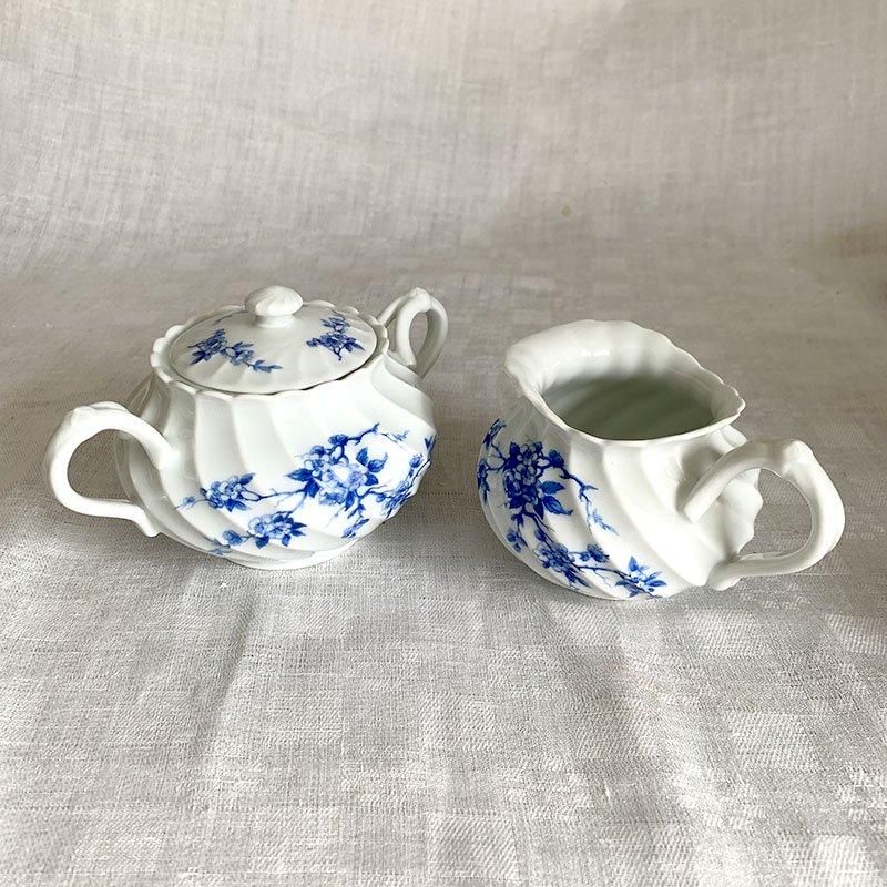 リモージュ  ポット　フランス リモージュ焼き白の金彩入りポット（高さ23cm） フランスアンティーク