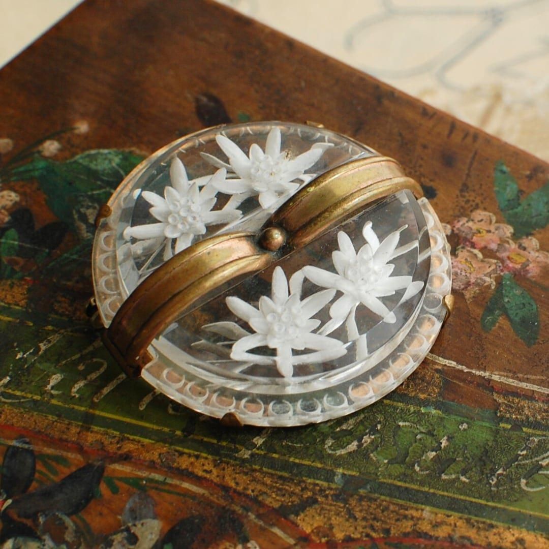 ルーサイトブローチ エーデルワイス 丸 直径4.5cm - ANTIQUE LEAVES