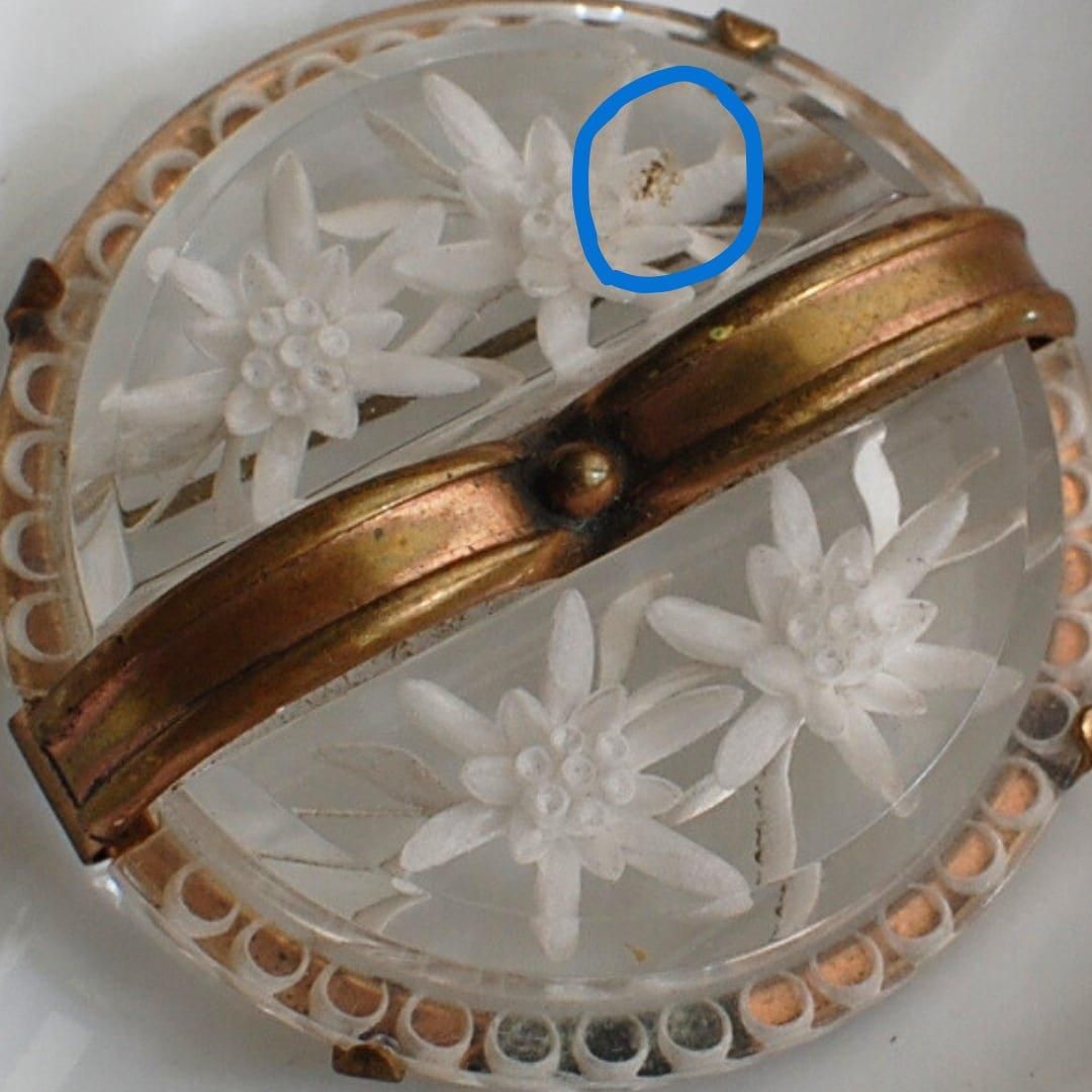 ルーサイトブローチ エーデルワイス 丸 直径4.5cm - ANTIQUE LEAVES ルーサイトブローチ エーデルワイス 丸 直径4.5cm - ANTIQUE LEAVES