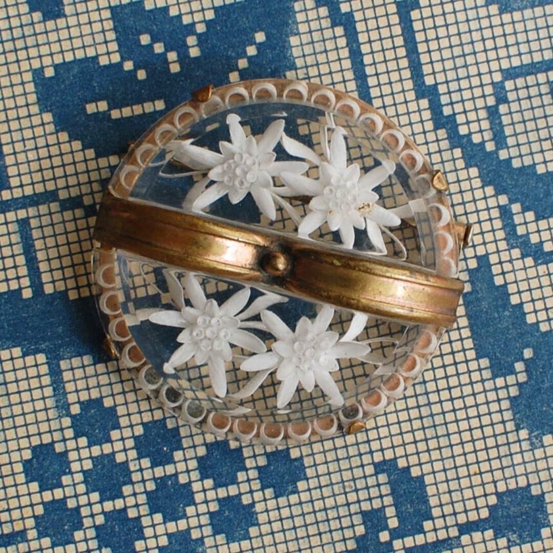ルーサイトブローチ エーデルワイス 丸 直径4.5cm - ANTIQUE LEAVES