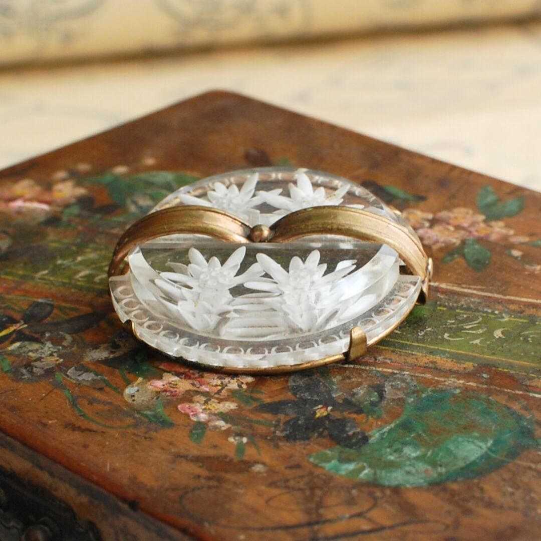 ルーサイトブローチ エーデルワイス 丸 直径4.5cm - ANTIQUE LEAVES