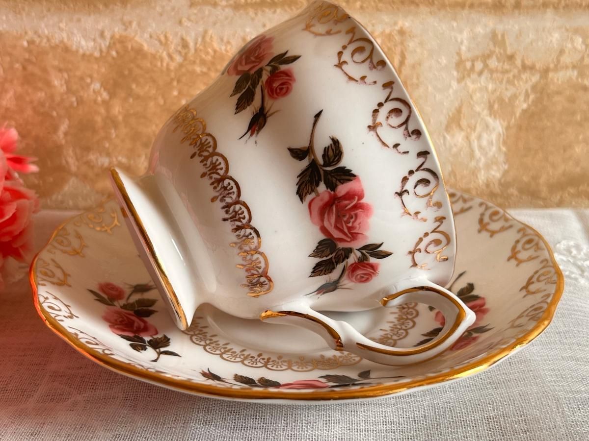 英国 コルクラフ 8245パターン カップアンドソーサー - ANTIQUE 英国 コルクラフ 8245パターン カップアンドソーサー - ANTIQUE
