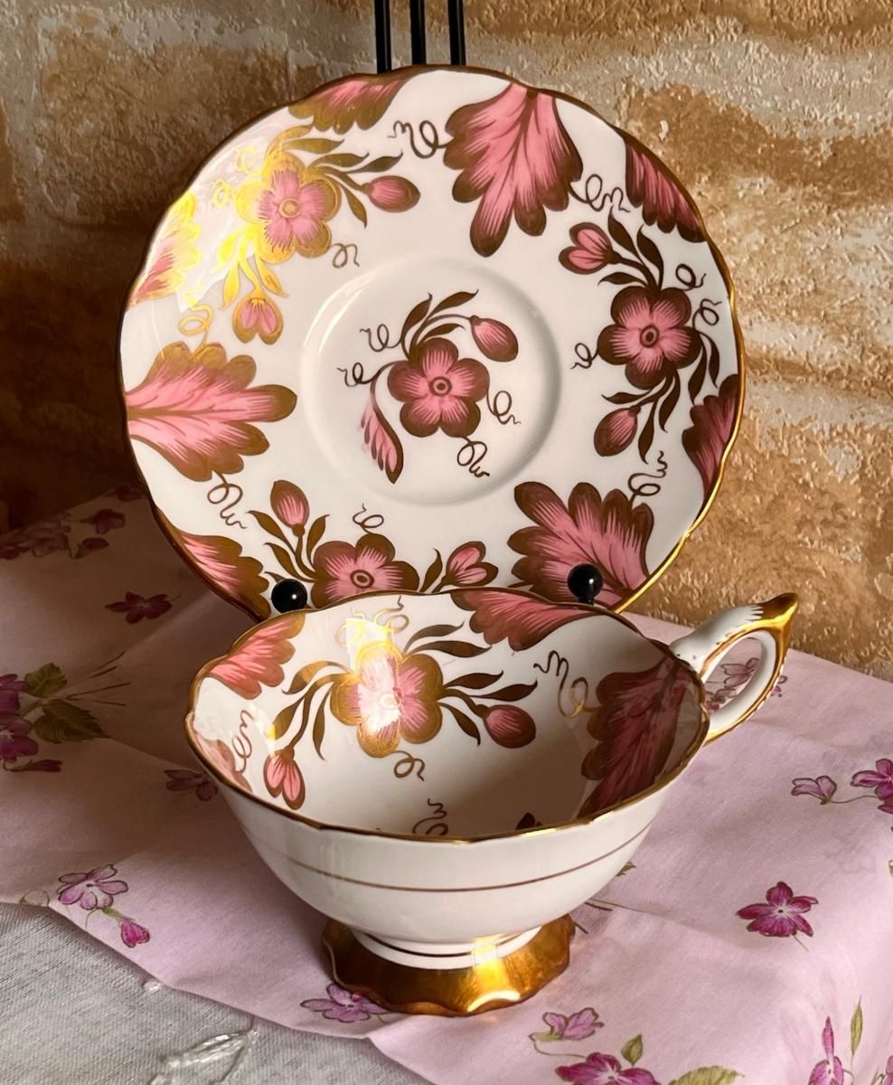 希少な英国ロイヤルスタッフォードのピンクゴールドカップ&ソーサー