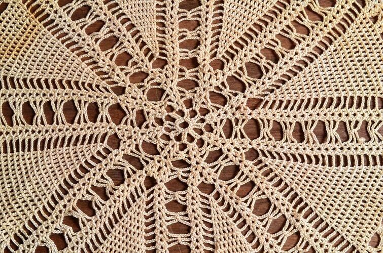 ドイツから 古い丸型ドイリー 50cm 刺繍レース テーブルクロス ドイツから 古い丸型ドイリー 50cm 刺繍レース テーブルクロス