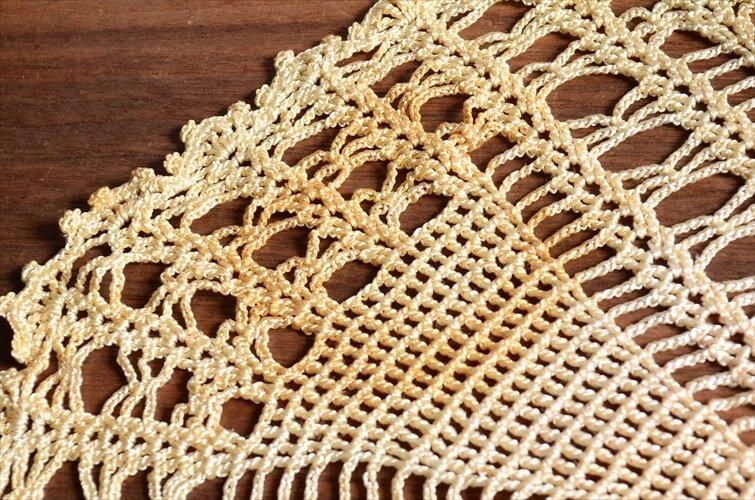 ドイツから 古い丸型ドイリー 50cm 刺繍レース テーブルクロス ドイツから 古い丸型ドイリー 50cm 刺繍レース テーブルクロス