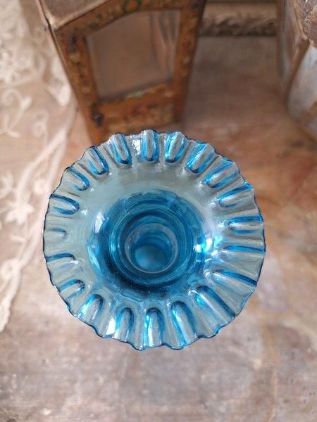 アンティークブルーガラス一輪挿し - ANTIQUE LEAVES