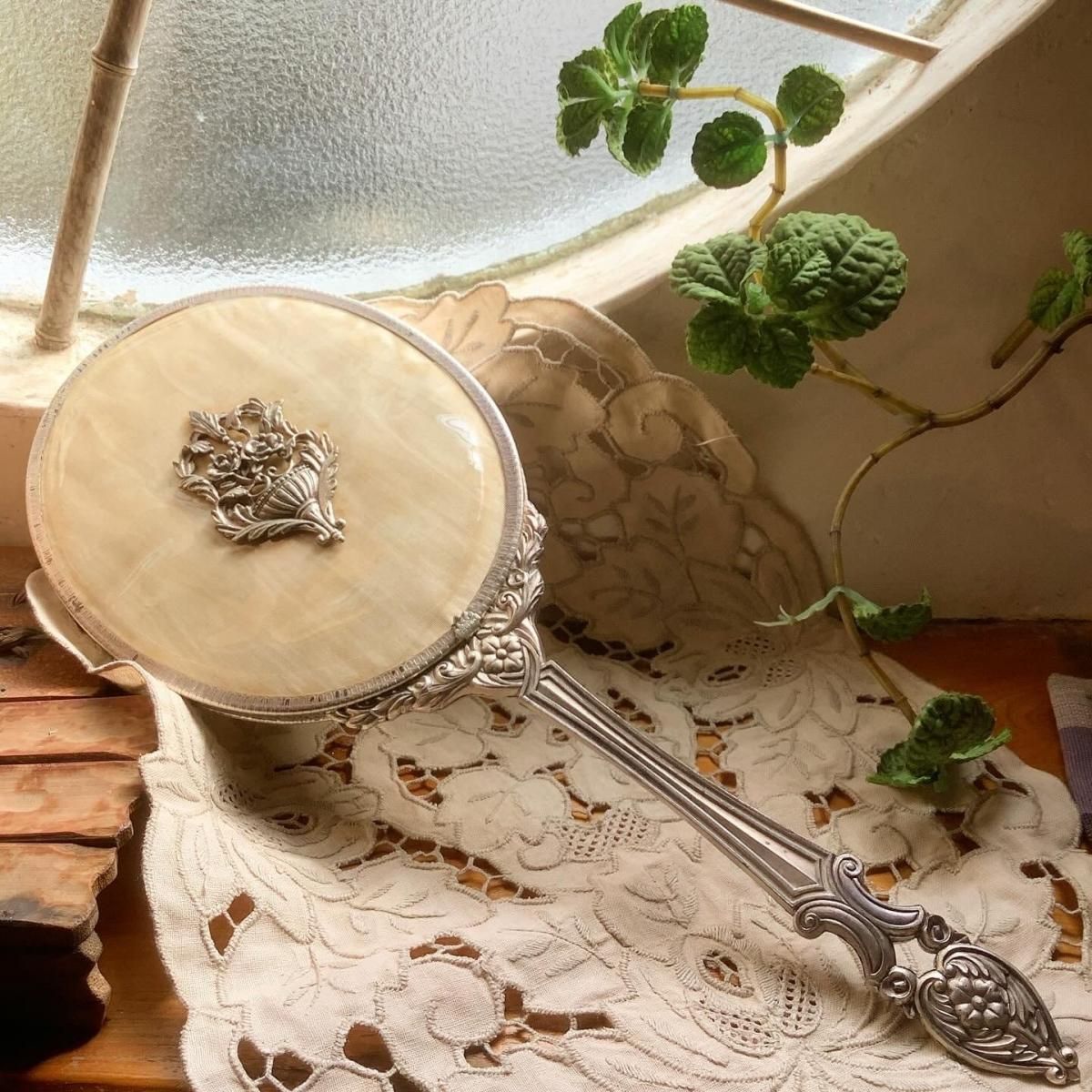 昭和レトロ箱付き 資生堂香水瓶&ミラーセット - ANTIQUE LEAVES 昭和レトロ箱付き 資生堂香水瓶&ミラーセット - ANTIQUE LEAVES