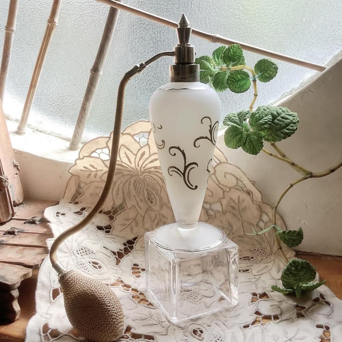 昭和レトロ箱付き 資生堂香水瓶&ミラーセット - ANTIQUE LEAVES 昭和レトロ箱付き 資生堂香水瓶&ミラーセット - ANTIQUE LEAVES
