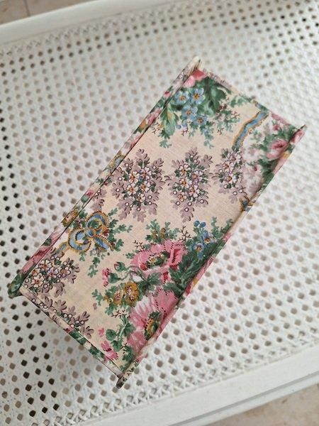 アンティーク花柄カルトナージュボックス - ANTIQUE LEAVES