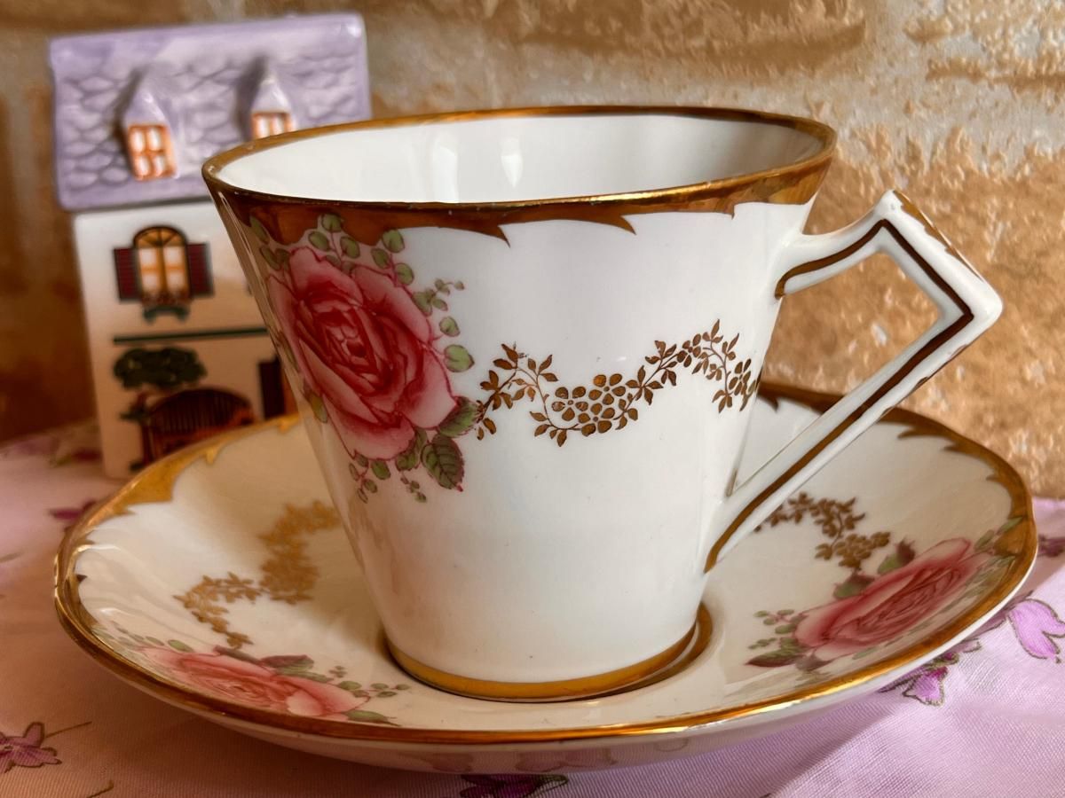 フランス　アンティーク　　ピンク　手描き　薔薇　カップ 英国製ソールズベリーの繊細なバラ模様カップ&ソーサー