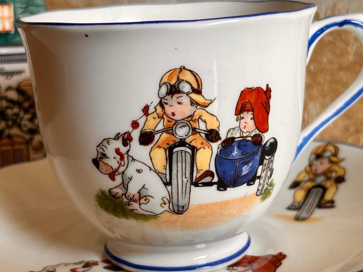 レア 英国 ロイヤルアルバート バイクに乗る少年と犬 カップ レア 英国 ロイヤルアルバート バイクに乗る少年と犬 カップ