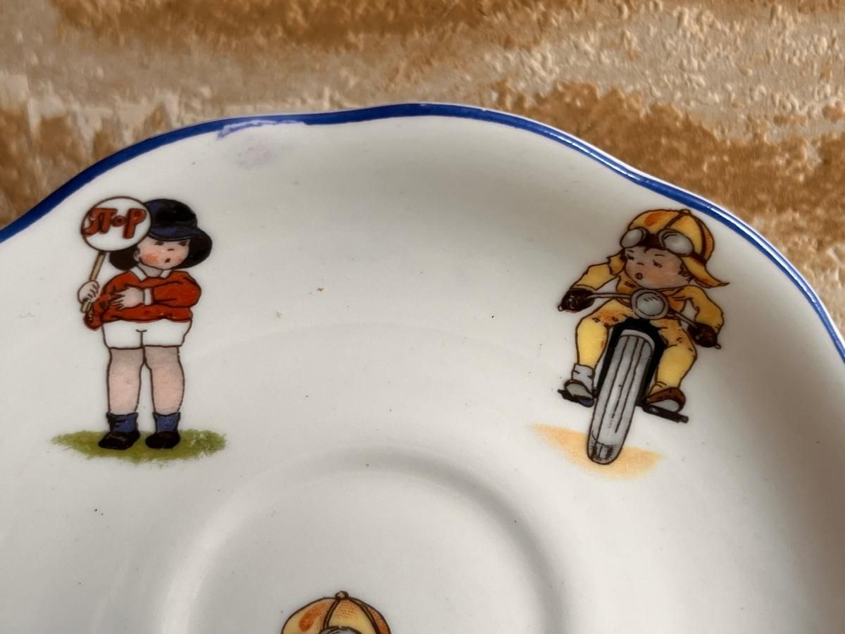 希少な英国製ロイヤルアルバートのバイク少年カップセット