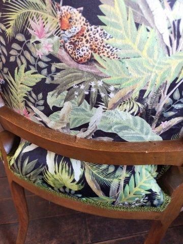 フランス直輸入！ラグジュアリーなタイガー柄アームチェア