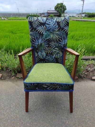 オランダ製アンティーク家具① オランダ製ヴィンテージソファ、独自のモンステラ×グリーンで