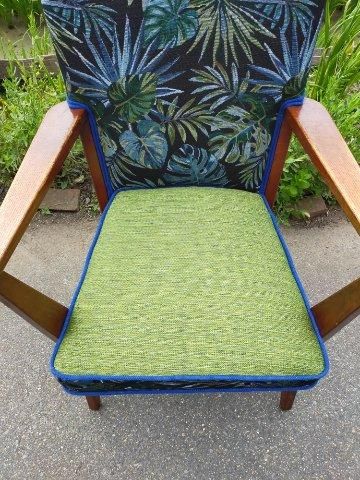 オランダ製ヴィンテージソファ、独自のモンステラ×グリーンでリニューアル