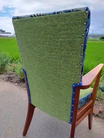 オランダ製ヴィンテージソファ、独自のモンステラ×グリーンで