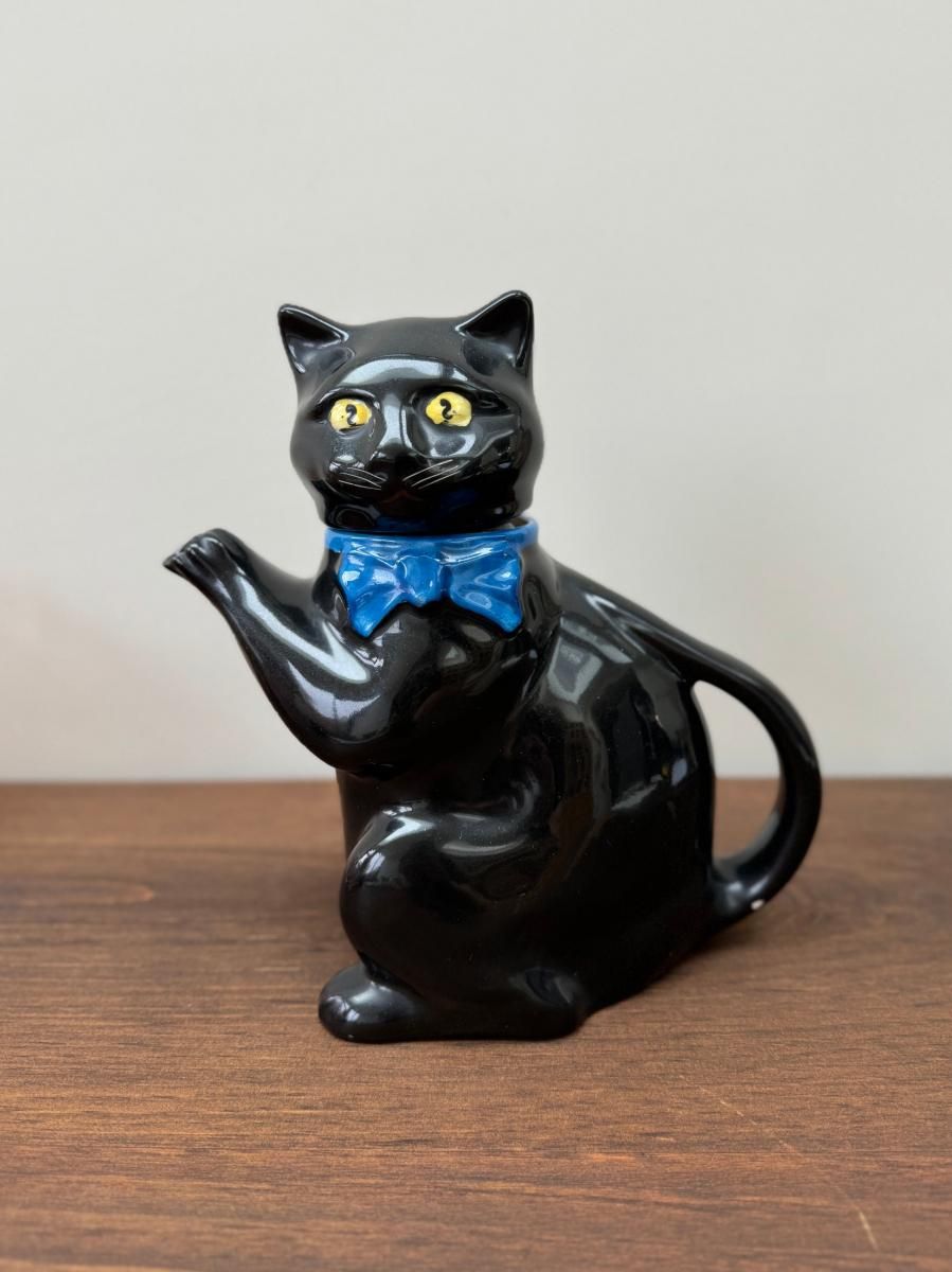 プッシーフット」黒猫のティーポット、ウッド&サンズ社、1920 プッシーフット」黒猫のティーポット、ウッド&サンズ社、1920