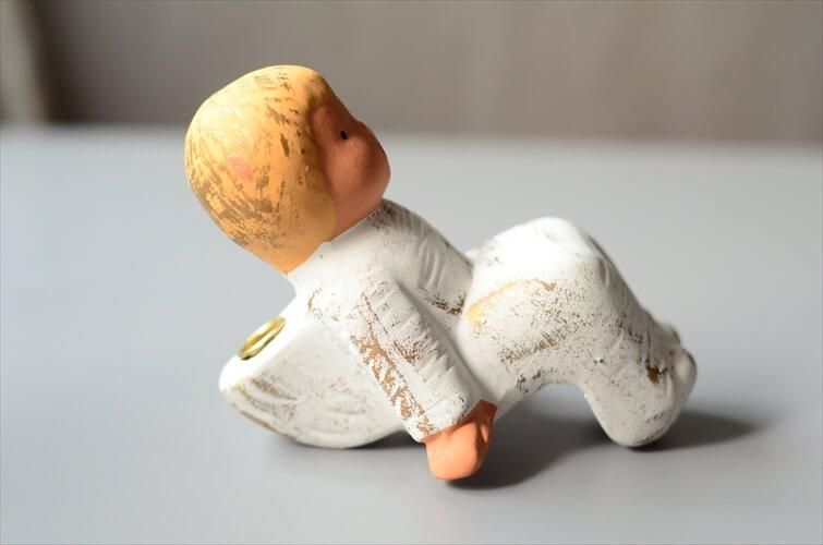 ドイツから かわいい腰掛た天使のキャンドルホルダー 燭台 ドイツから かわいい腰掛た天使のキャンドルホルダー 燭台