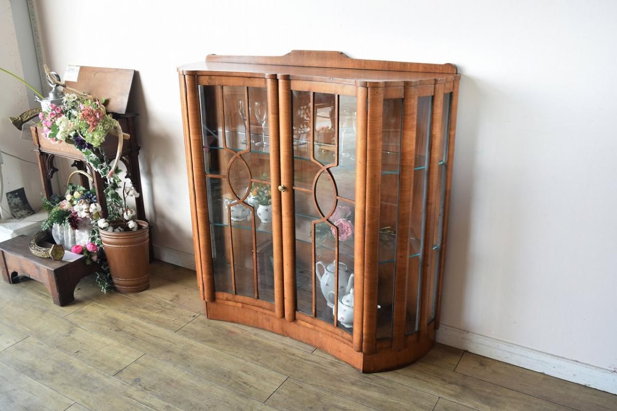 英国製1930年代のウォルナットキャビネット｜アールデコデザインが魅力