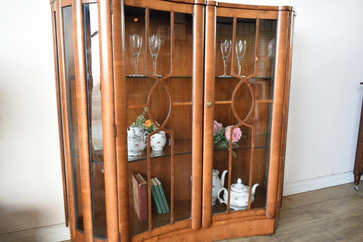 英国製1930年代のウォルナットキャビネット｜アールデコデザインが魅力