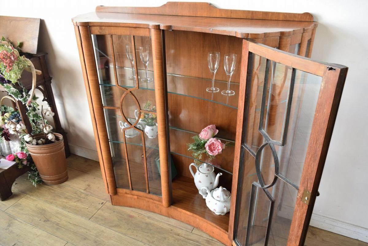 英国製1930年代のウォルナットキャビネット｜アールデコデザインが魅力