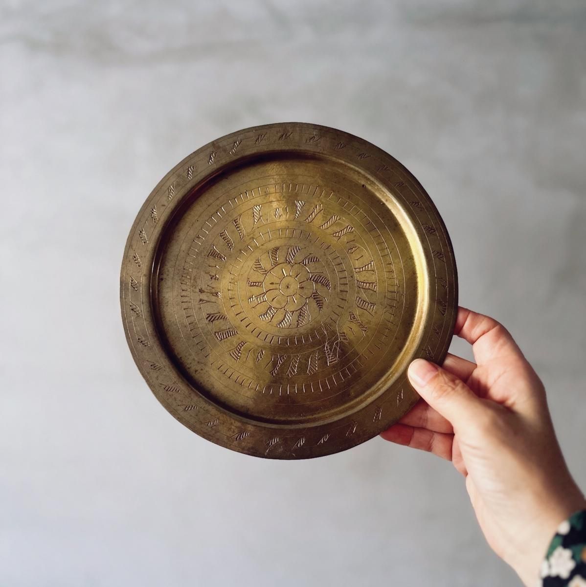 パキスタン製 真鍮ティーセット｜アラベスク彫刻×経年変化を楽しむ