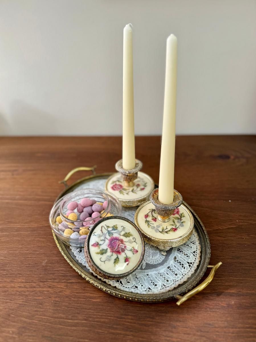 レア、アンティークウランガラスのヴァニティトレイ 英国製ヴィンテージ真鍮バニティトレイ レース装飾付