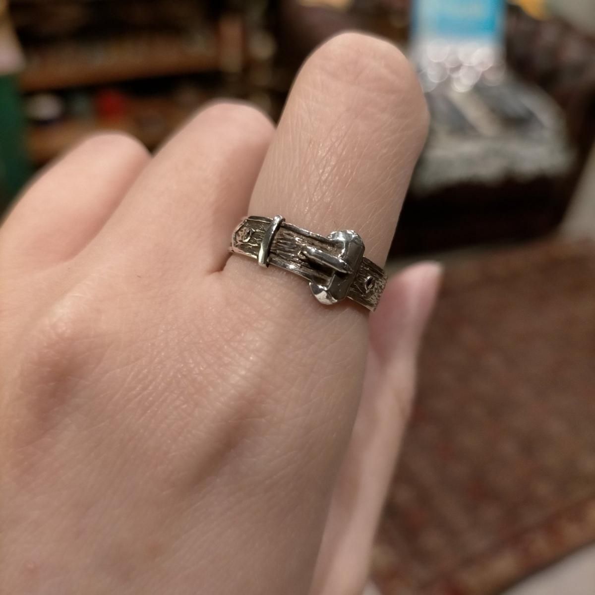 英国製ヴィンテージバックルモチーフ銀製リング繊細な彫刻