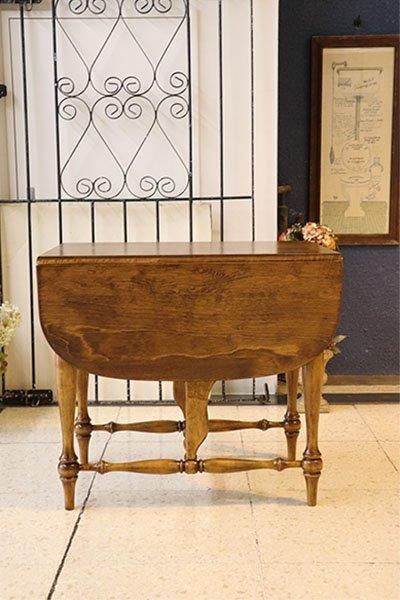 アンティーク【英国 Old Charm 】ゲートレッグ サイドテーブル 英国で見つけたアンティーク家具、天板の装飾が美しいゲートレッグ