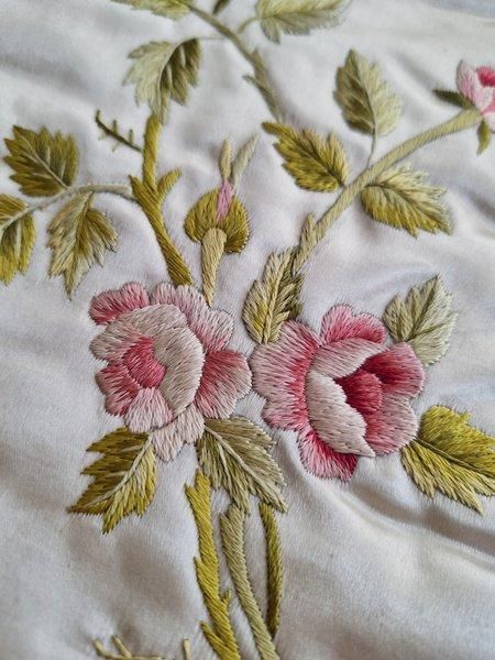 花柄刺繍ハンキーケース アンティーク フランス 蚤の市 アンティーク刺繍ハンキーケース - ANTIQUE LEAVES