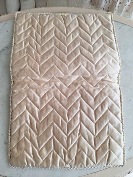 アンティークローズ刺繍ハンキーケース - ANTIQUE LEAVES