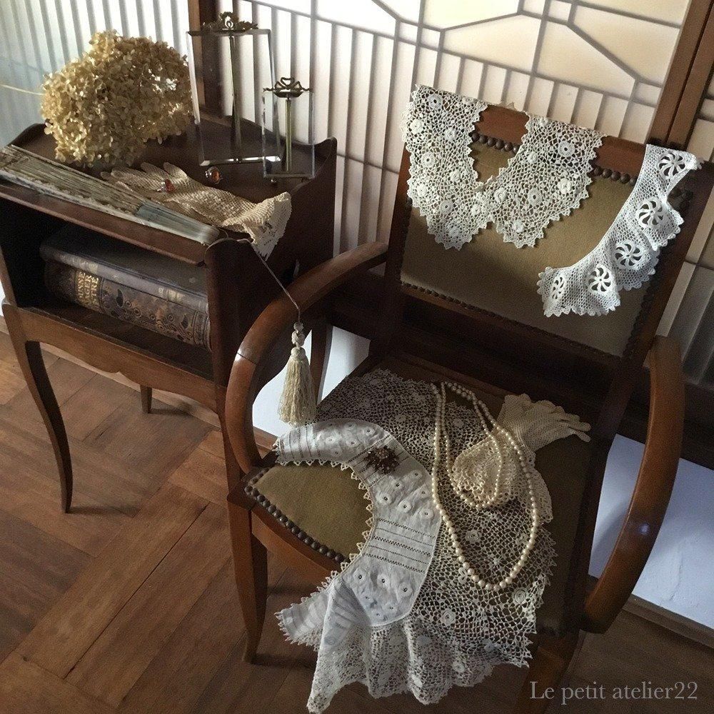 アンティークフランス 9片の花弁 アイレット＆薔薇盛上げ刺繍