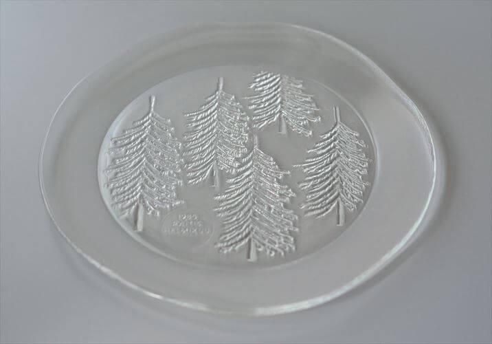 iittala イッタラ 1985年 Kuusi 23cmガラスのプレート クーシ お皿 もみの木モチーフ 北欧 フィンランド アンティーク_it3242