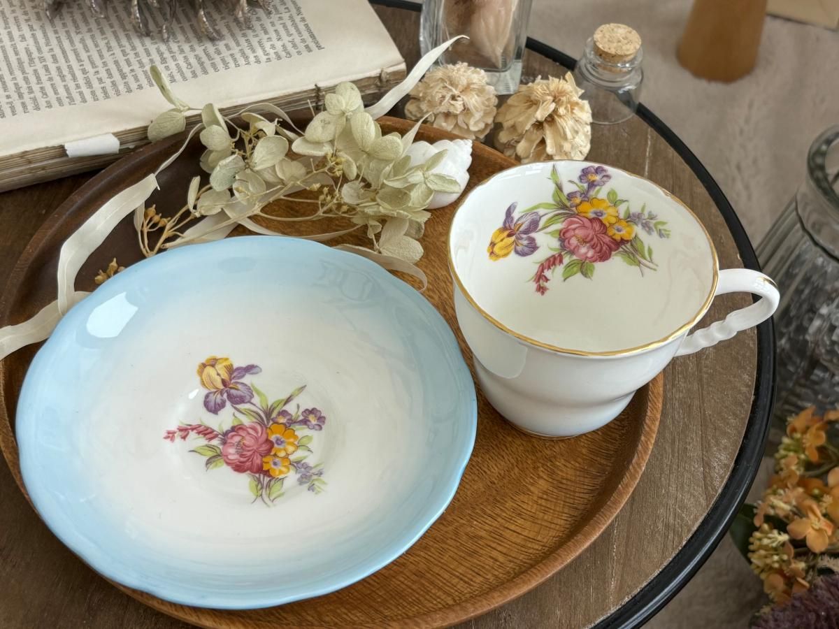 英国製ロイヤルスタッフォード 爽やか水色フローラルカップセット