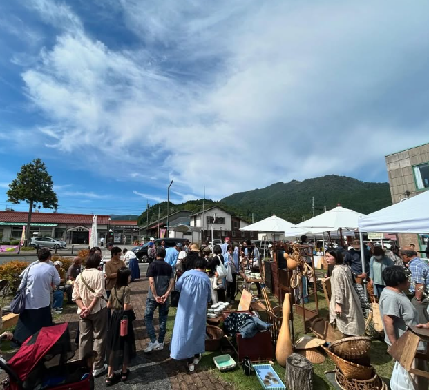 ƬդλԤˤ¿οͤ㤤ʪڤǤͻ