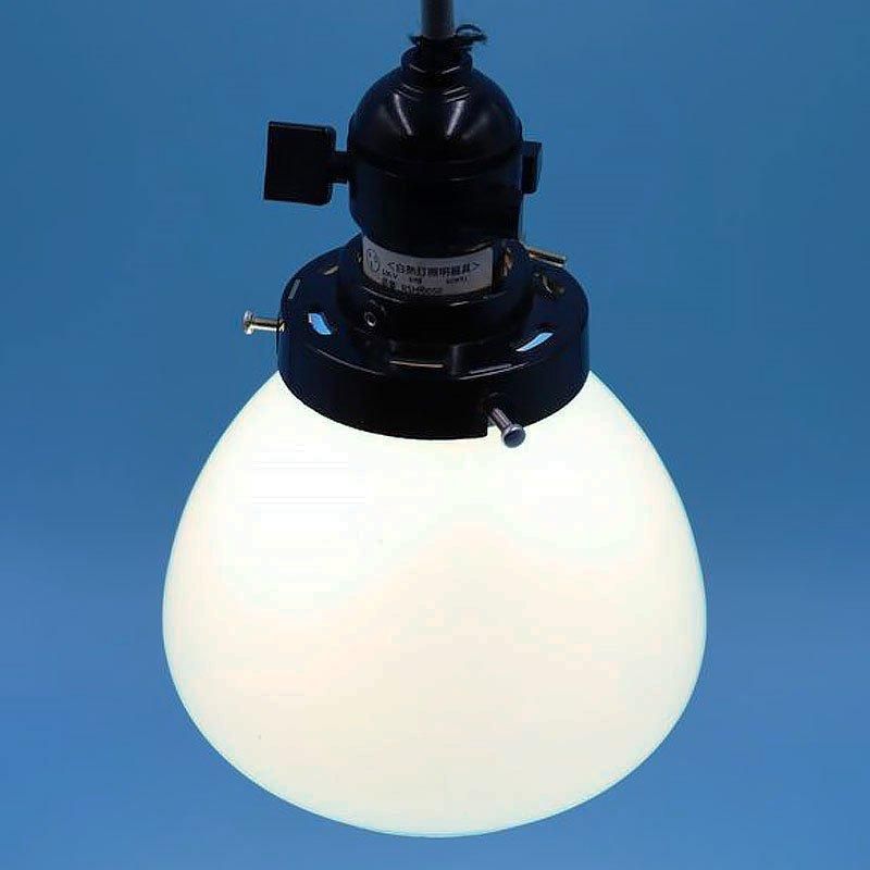 昭和初期の繊細なパウダーブルーランプシェード