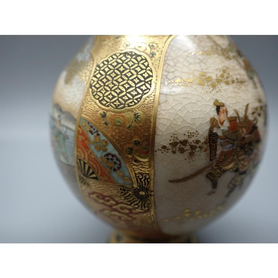 幕末〜明治初期】薩摩焼 金襴手武将戦図小瓶 金継ぎ 十字紋 幕末〜明治初期】薩摩焼 金襴手武将戦図小瓶 金継ぎ 十字紋