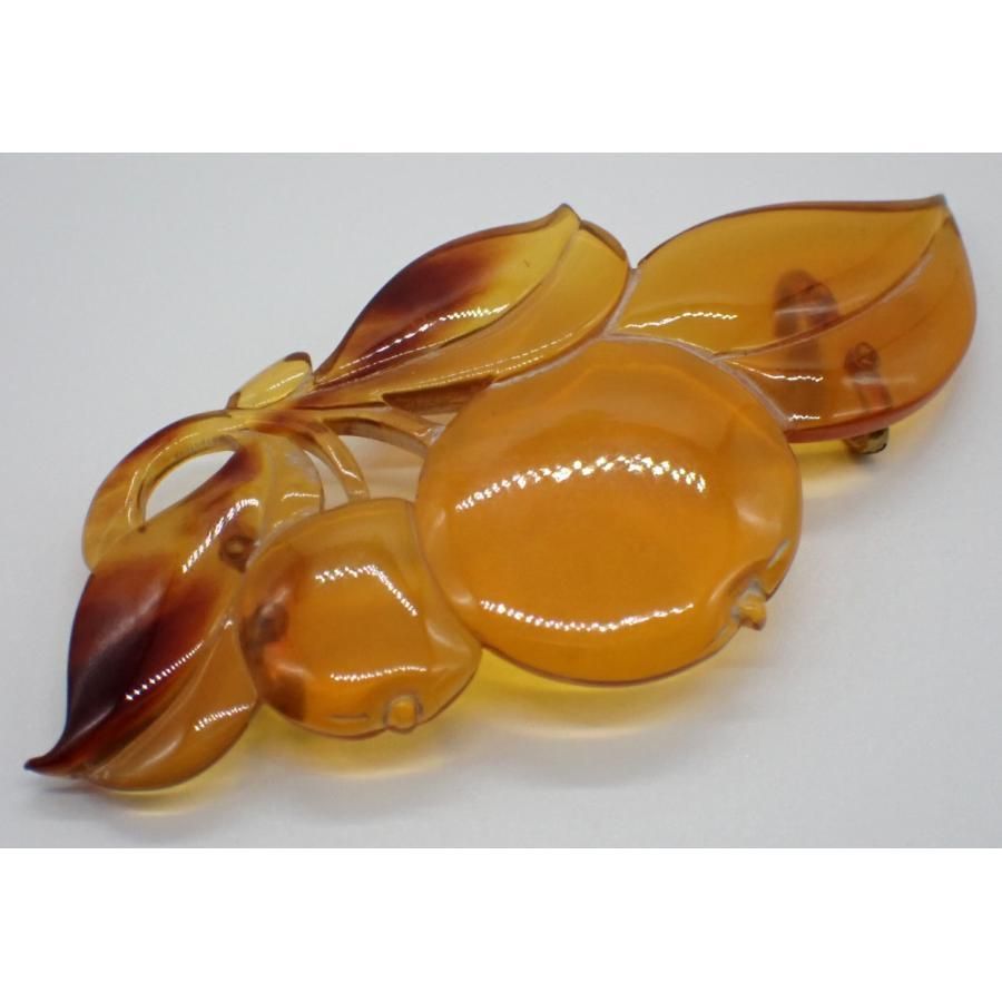 本べっ甲 帯留め 姫りんご 白甲の優しい色合い